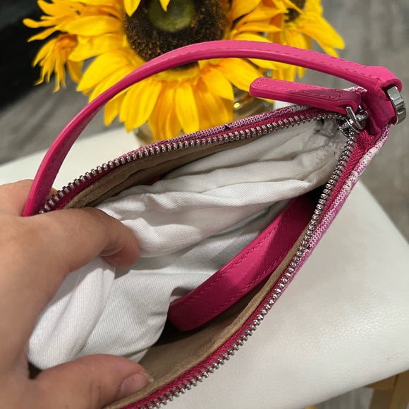 ONE DAY SALE✨

FINAL SALE✨MCM monogram jacquard are mini shoulder bag ❤️ - Picture 6 of 8